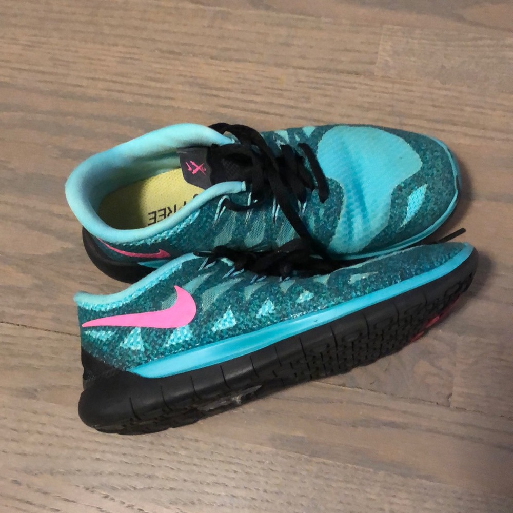 NIKE FREE